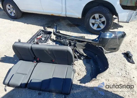 2018 Toyota Highlander Le/Le Plus z USA, uszkodzony, nr VIN 5TDBZRFH3JS871103